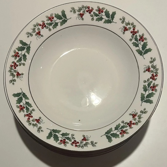 Vintage Gibson China Gold Trim Holly Berry Christmas Charm 6" Soup Bowls 8 Count - Picture 4 of 8